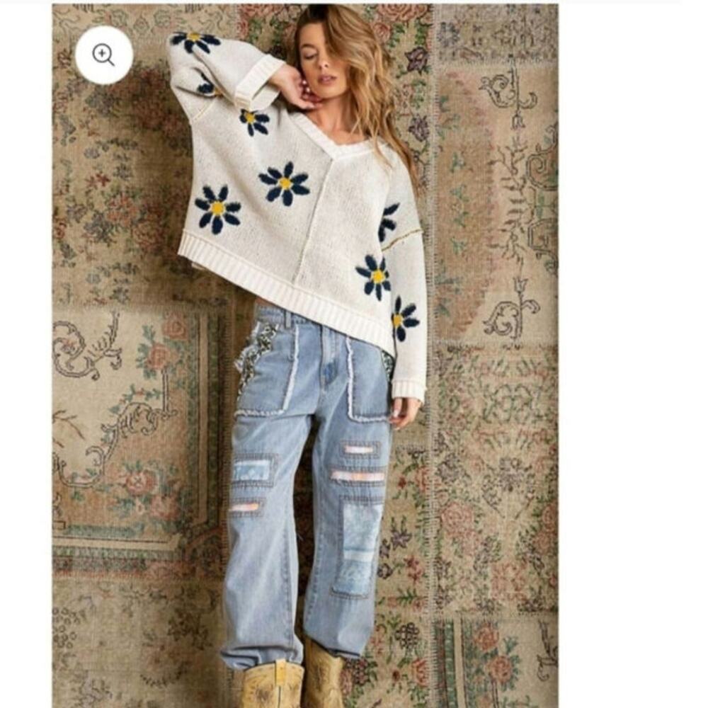 POL Daisy Knit Sweater V-Neck Oversized Boho Floral Pullover Ivory Cream NWT - Picture 2 of 7